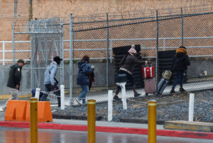 US Cancels Parole for Asylum App Migrants, Orders Swift Departure