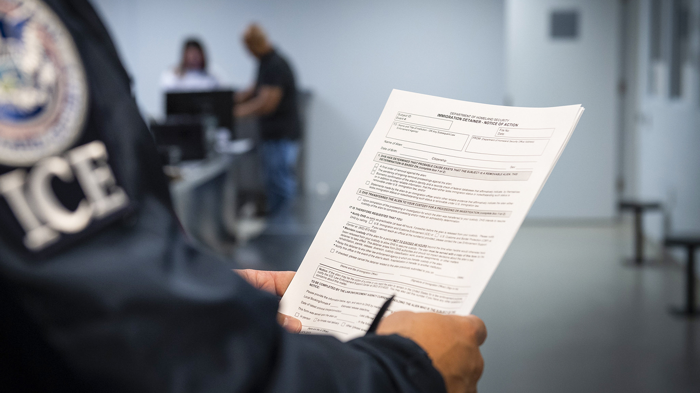 US Cancels Parole for Asylum App Migrants, Orders Swift Departure