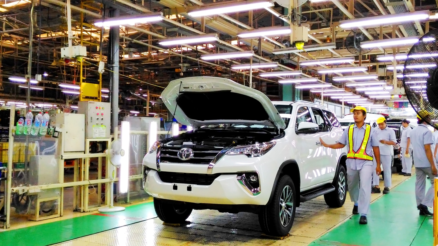 Toyota Warns of Profit Decline as Currency and Tariffs Bite