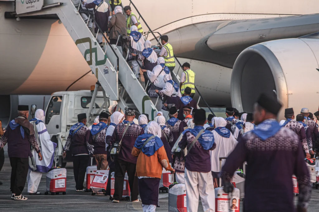 *Saudi Arabia Tightens Crackdown on Unregistered Hajj Pilgrims After Deadly Heatwave